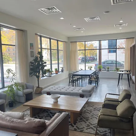 Spacious Shared Condo Near Downtown Chicago, Flexible Room Choices And Shared Amenities